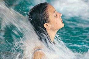 Procédures d'eau pour l'ostéochondose cervicale